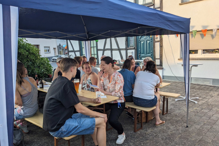 Anschaffung von Biertischgarnituren